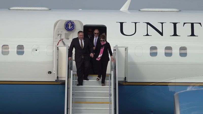 Americký ministr zahraničí přiletěl do ČR, probere jádro i Huawei
